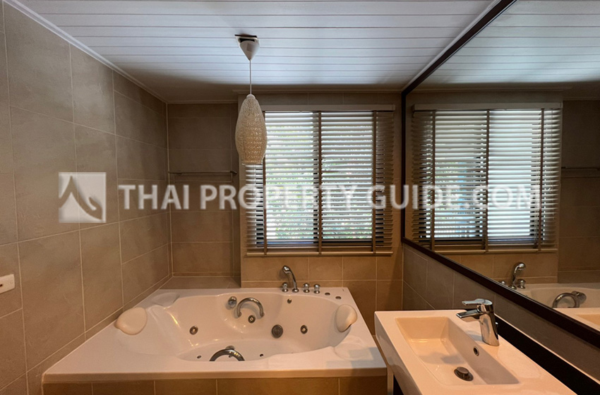 House with Private Pool in Nichada Thani 